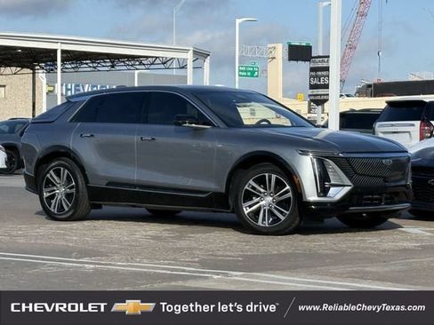 Used 2024 Cadillac Lyriq Luxury RWD image 2
