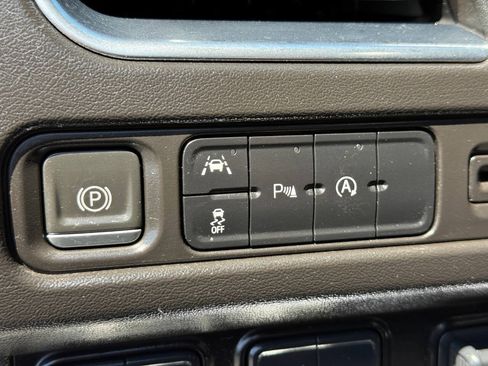 Used 2023 GMC Yukon XL SLE w/ Max Trailering Package AWD/4WD image 16