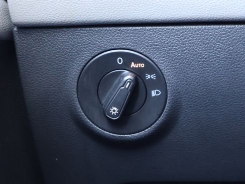 Used 2024 Volkswagen Taos SE image 18