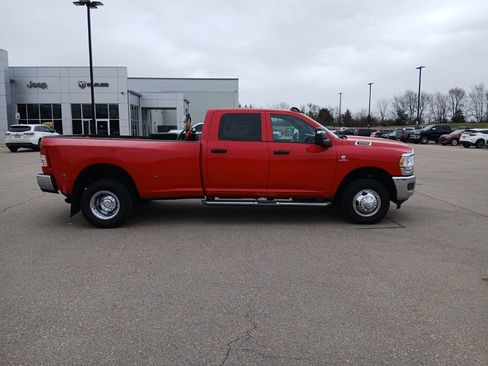 Used 2024 RAM 3500 Tradesman w/ Chrome Appearance Group AWD/4WD image 8