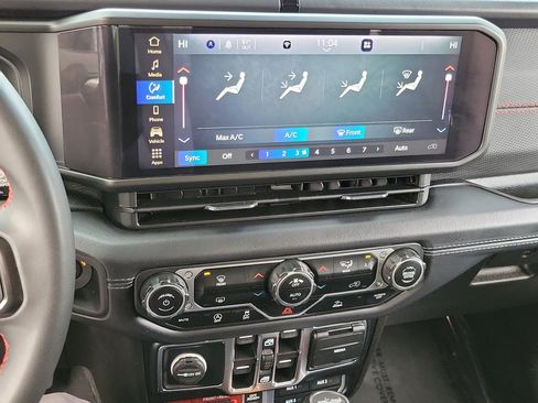 Used 2024 Jeep Wrangler Rubicon image 9