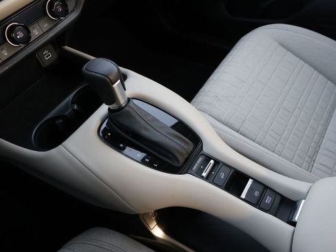 Certified 2024 Honda HR-V LX image 22