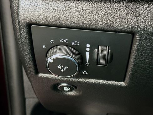 Used 2020 Jeep Grand Cherokee Altitude image 17