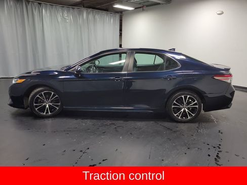 Used 2019 Toyota Camry SE image 5