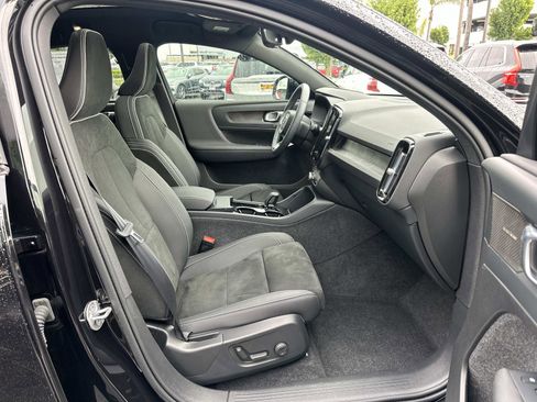 Certified 2023 Volvo C40 P8 Recharge Ultimate image 25