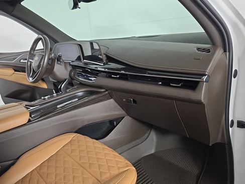 Used 2021 Cadillac Escalade Premium Luxury w/ Driver Assist Tech Package AWD/4WD image 22