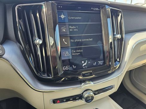 Used 2020 Volvo XC60 T6 Momentum image 34