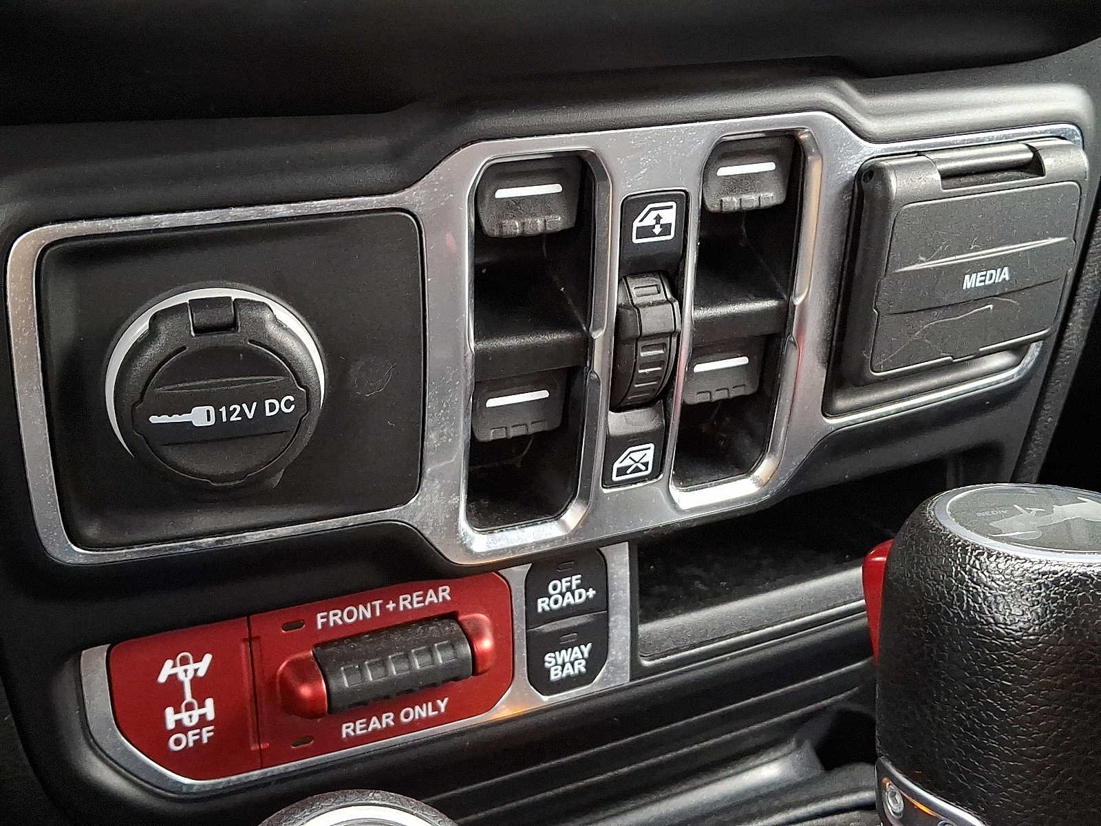 Used 2022 Jeep Wrangler Unlimited Rubicon w/ Cold Weather Group AWD/4WD image 25