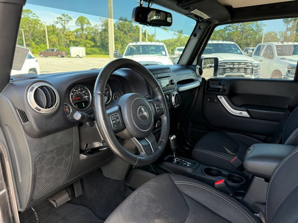 Used 2017 Jeep Wrangler Unlimited Sahara w/ Connectivity Group AWD/4WD image 21