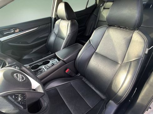 Used 2023 Nissan Maxima SV w/ Floor Mat Group FWD image 10