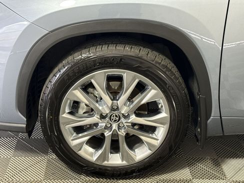 Used 2023 Toyota Highlander Limited AWD/4WD image 12