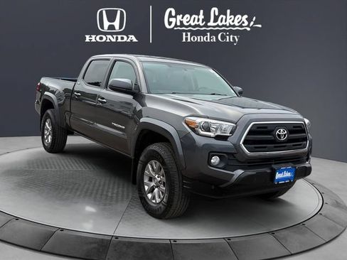 Used 2017 Toyota Tacoma SR5 w/ Tow Package AWD/4WD image 1