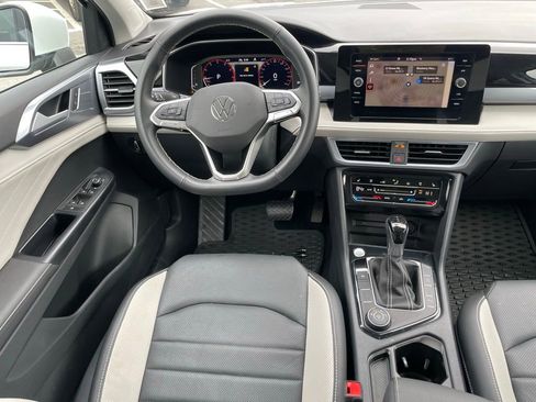 Certified 2025 Volkswagen Taos SEL w/ Black Wheel Plus Package image 8