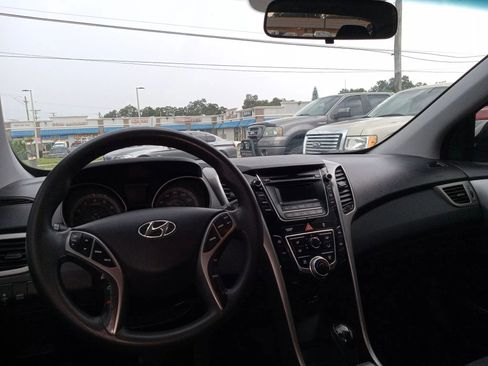 Used 2017 Hyundai Elantra GT FWD image 16