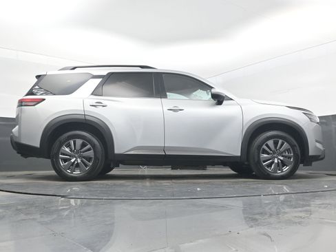 Used 2024 Nissan Pathfinder SV FWD image 30