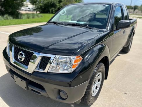 Used 2019 Nissan Frontier S RWD image 2