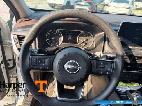 Used 2023 Nissan Rogue SV FWD image 16