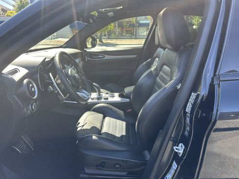 Used 2023 Alfa Romeo Stelvio Veloce AWD/4WD image 18