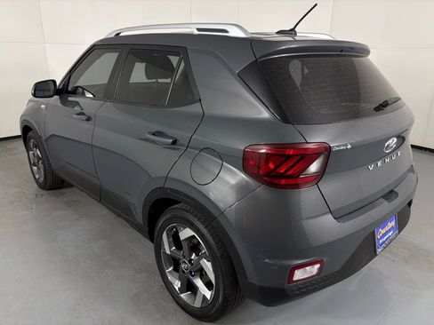 Used 2025 Hyundai Venue SEL FWD image 7