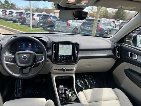 Used 2026 Volvo XC40 B5 Plus AWD/4WD image 12