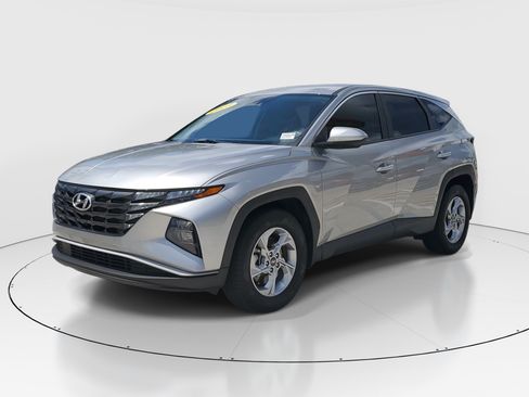 Used 2023 Hyundai Tucson SE FWD image 3
