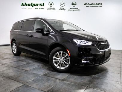 New 2026 Chrysler Pacifica Select
