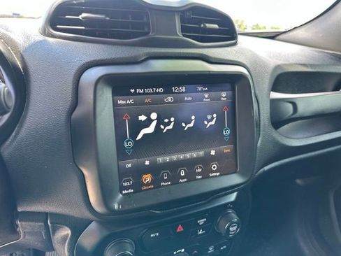 Used 2022 Jeep Renegade Altitude AWD/4WD image 17