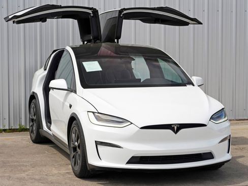 Used 2022 Tesla Model X image 54