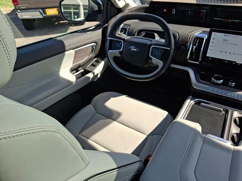 Certified 2025 Ford Expedition Max Platinum w/ Platinum Ultimate Package image 14