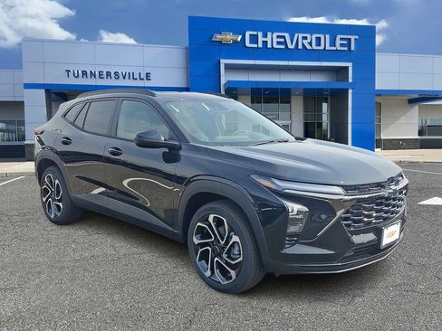 New 2026 Chevrolet Trax RS w/ Sunroof Package FWD image 2