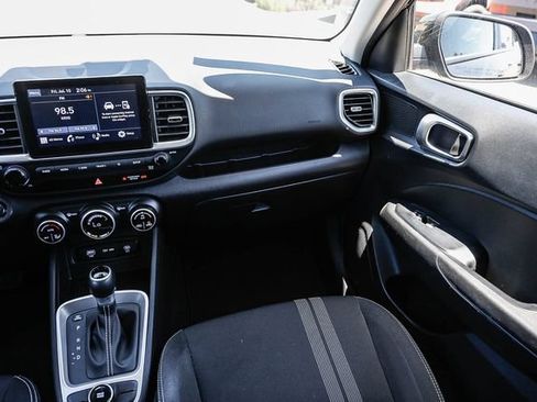 Certified 2024 Hyundai Venue SEL FWD image 18
