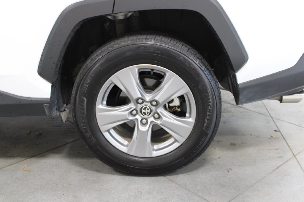 Used 2025 Toyota RAV4 XLE AWD/4WD image 59
