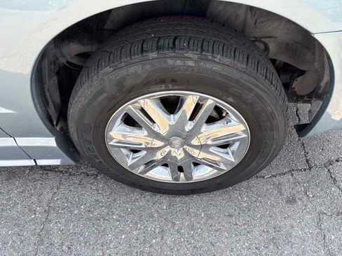 Used 2008 Chrysler Town & Country Limited w/ Trailer Tow Group FWD image 9