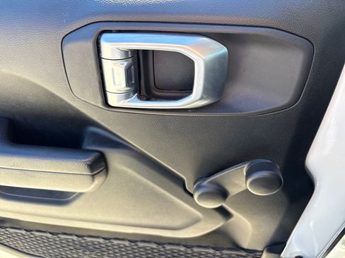 Used 2022 Jeep Wrangler Unlimited Sport image 16