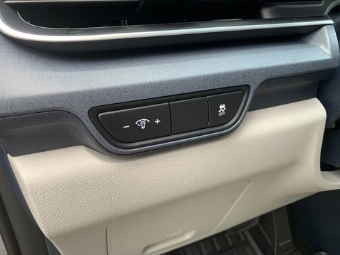 Used 2025 Kia Carnival EX FWD image 17