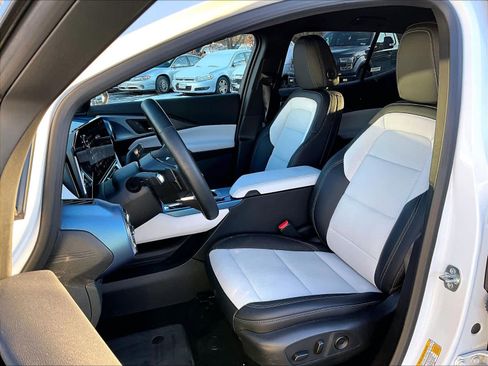 Used 2025 Chevrolet Equinox EV LT image 10