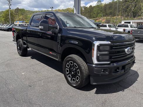 Used 2025 Ford F250 Platinum AWD/4WD image 3