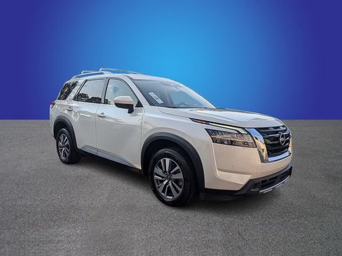 Used 2023 Nissan Pathfinder SL AWD/4WD image 7