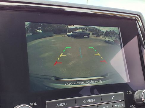 Used 2024 Nissan Frontier SL image 11