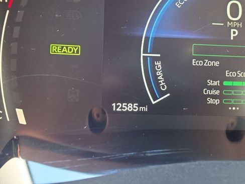 Used 2025 Toyota Camry SE FWD image 4