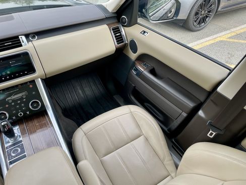 Used 2020 Land Rover Range Rover Sport HSE image 18
