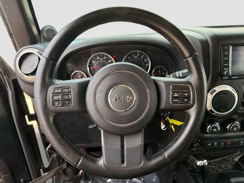 Used 2012 Jeep Wrangler Unlimited Sahara w/ Connectivity Group AWD/4WD image 29