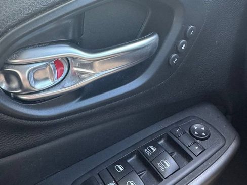 Used 2021 Jeep Cherokee Limited w/ Elite Package FWD image 19