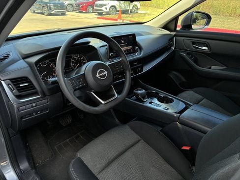 Used 2024 Nissan Rogue SV FWD image 10