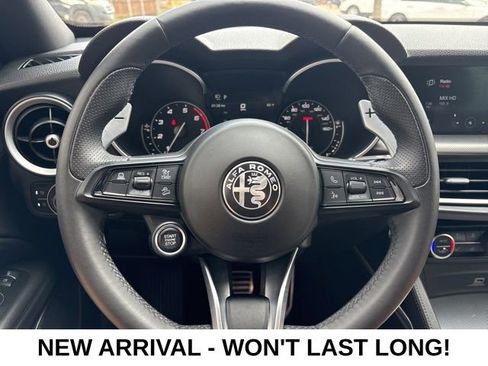 Used 2022 Alfa Romeo Stelvio Veloce image 5