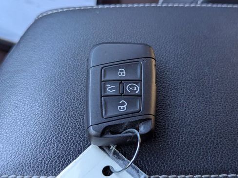 Used 2022 Volkswagen Tiguan SEL R-Line AWD/4WD image 18