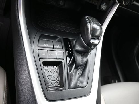 Used 2020 Toyota RAV4 XLE Premium FWD image 20