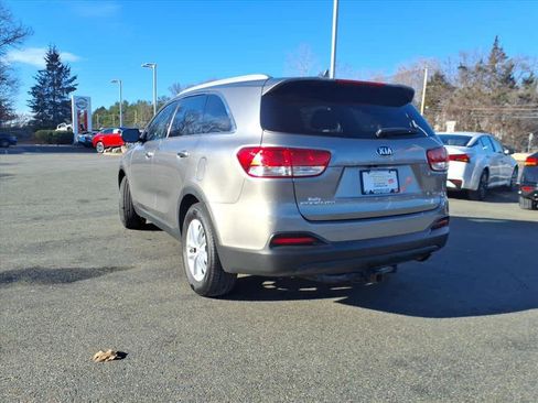 Used 2018 Kia Sorento LX image 7