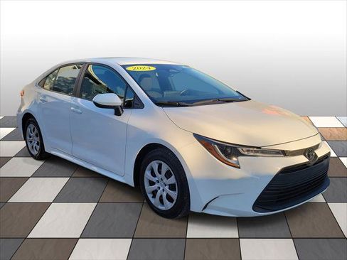 Used 2024 Toyota Corolla LE FWD image 2