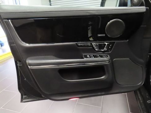 Used 2015 Jaguar XJ image 9